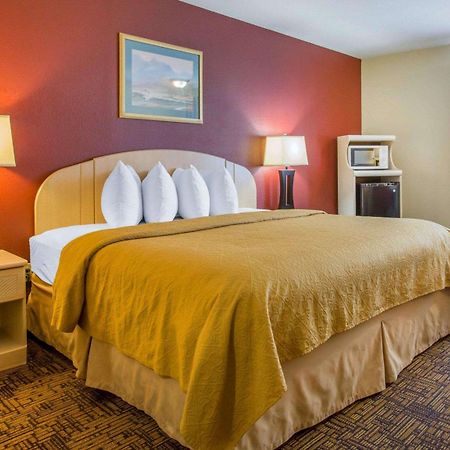 Quality Inn & Suites Уийд Екстериор снимка