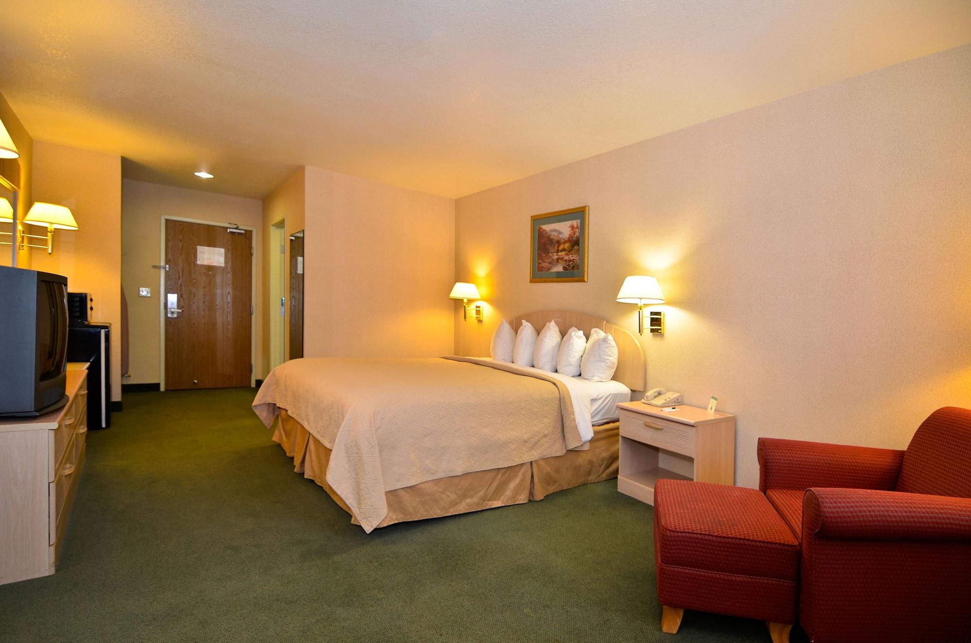 Quality Inn & Suites Уийд Стая снимка