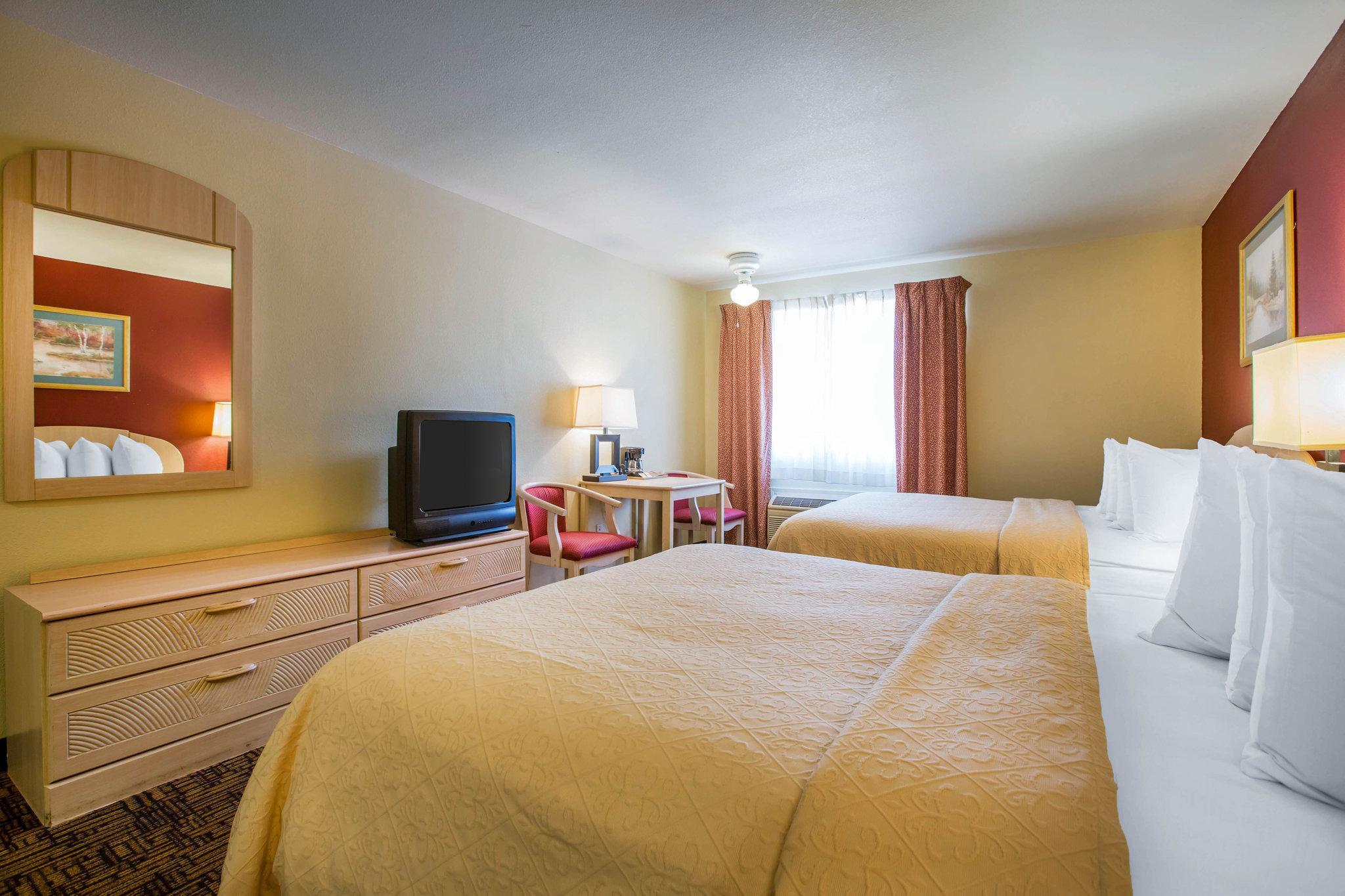 Quality Inn & Suites Уийд Екстериор снимка
