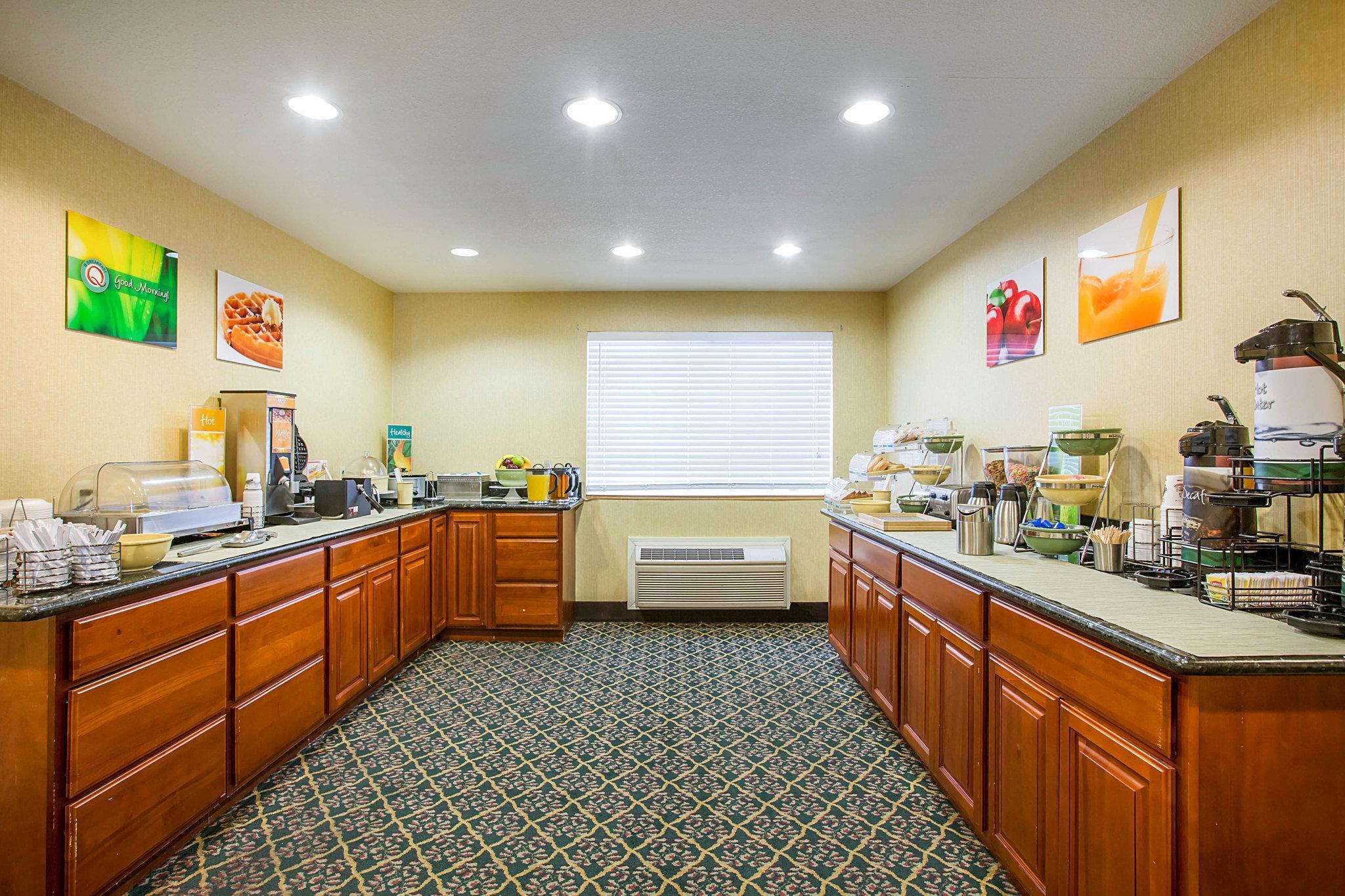 Quality Inn & Suites Уийд Екстериор снимка