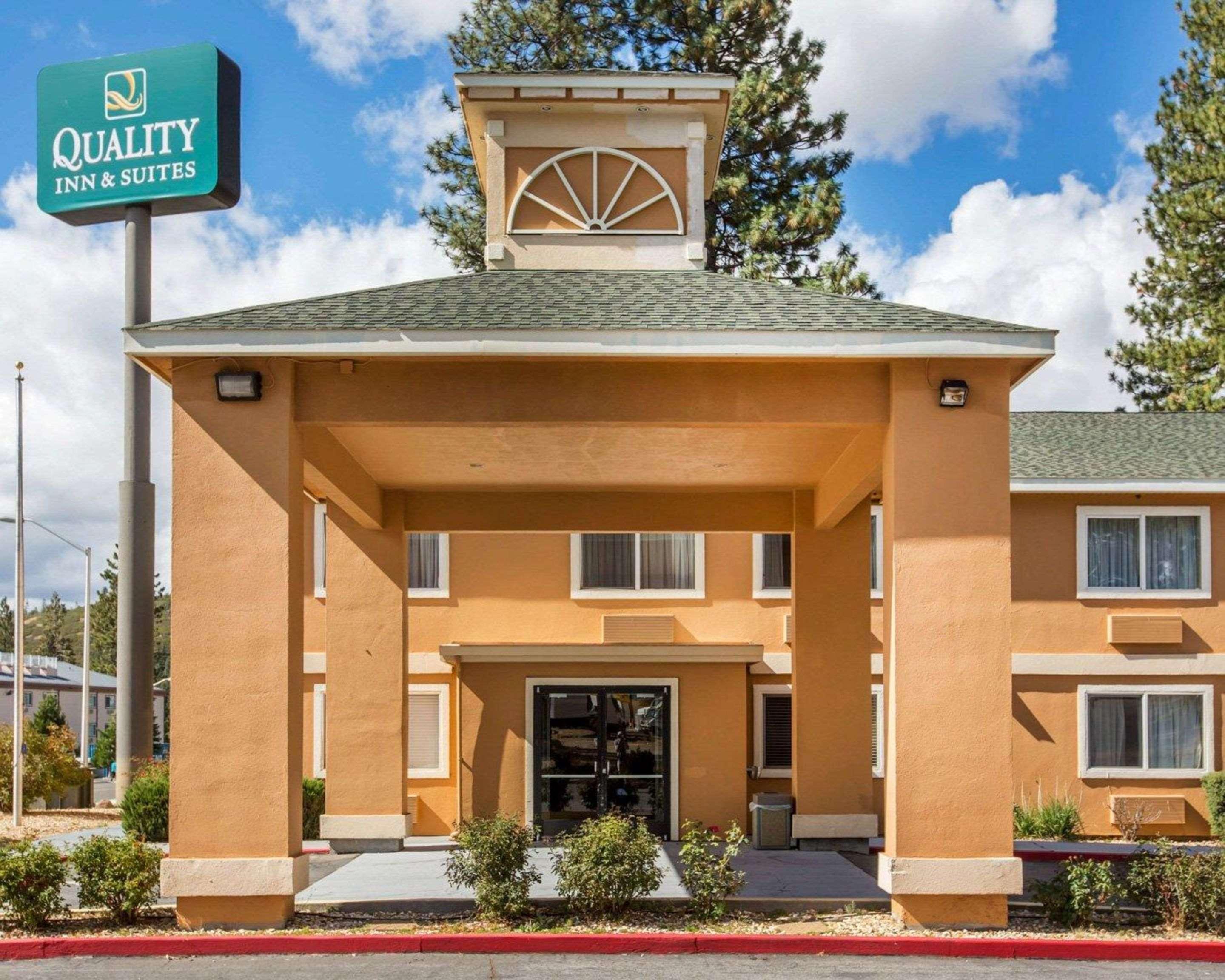 Quality Inn & Suites Уийд Екстериор снимка