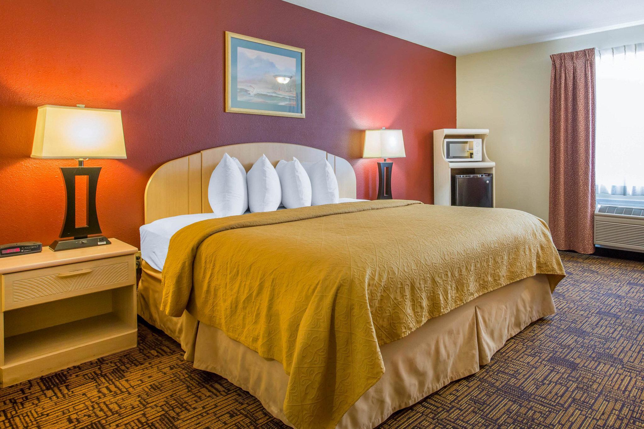 Quality Inn & Suites Уийд Екстериор снимка
