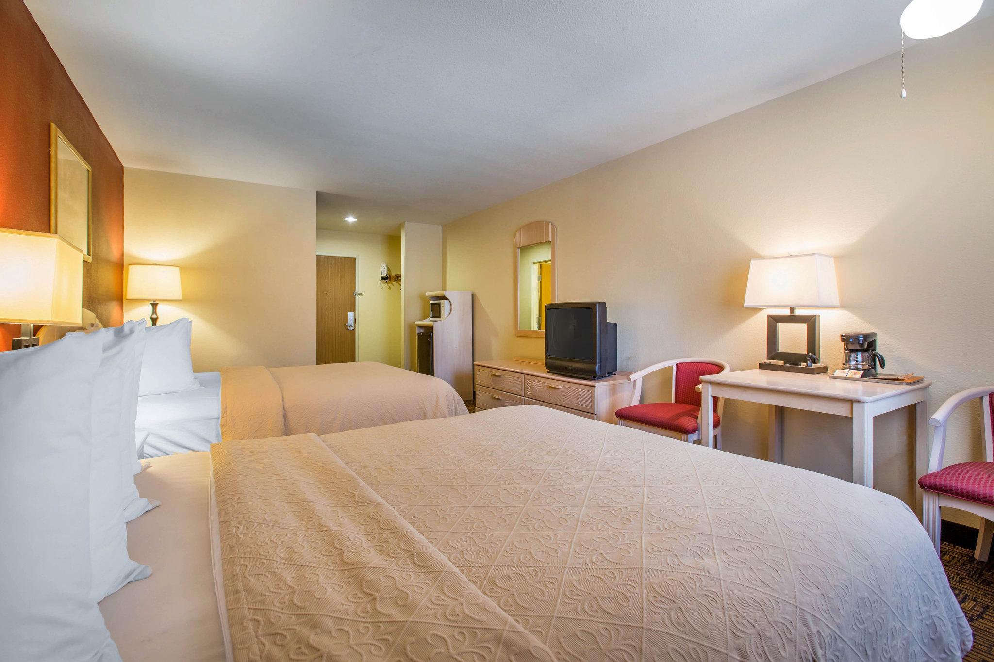 Quality Inn & Suites Уийд Екстериор снимка
