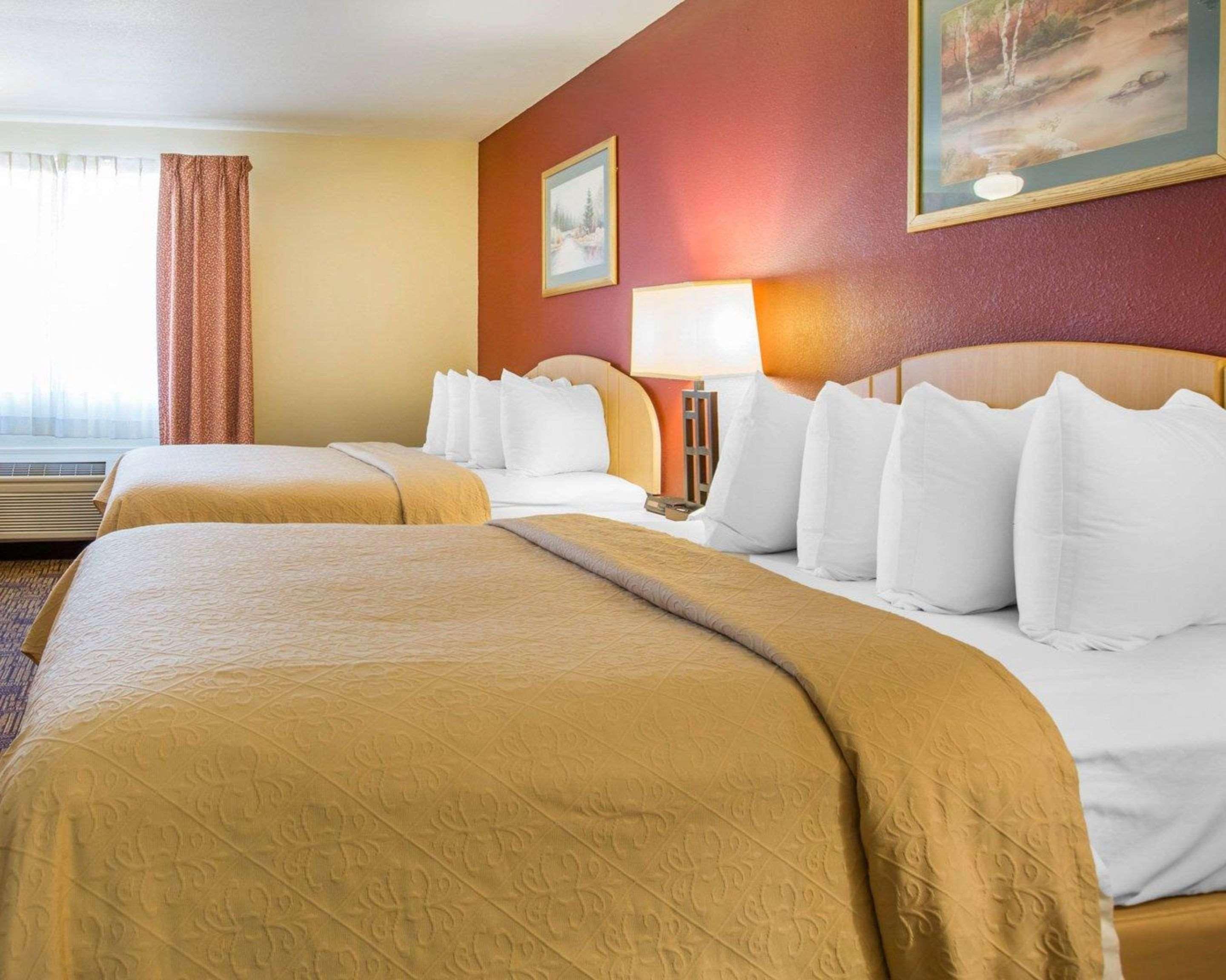 Quality Inn & Suites Уийд Екстериор снимка