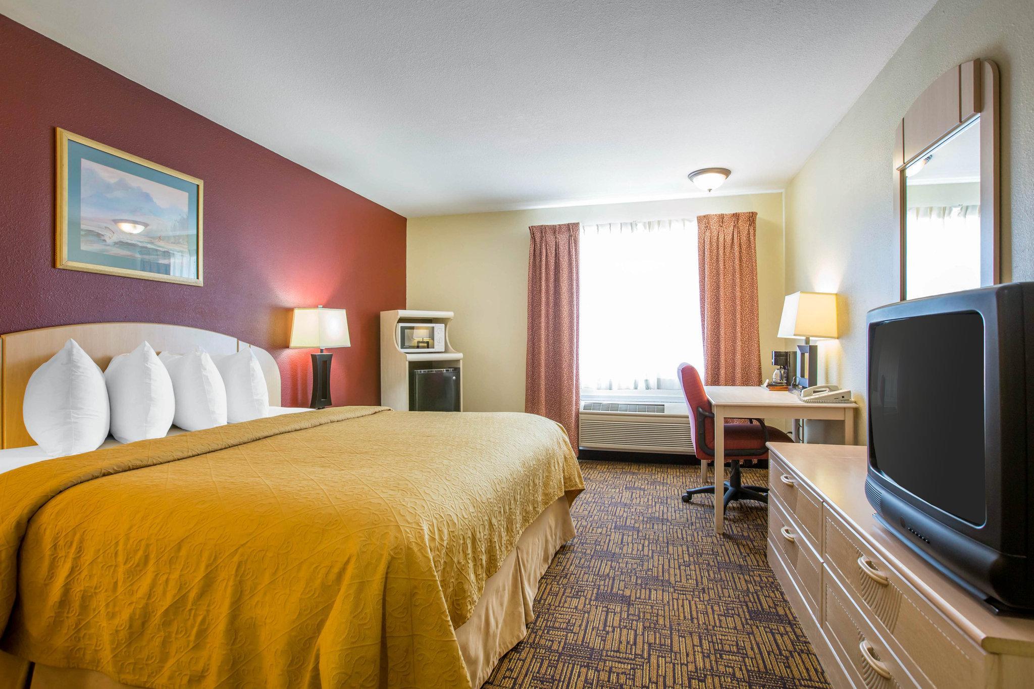 Quality Inn & Suites Уийд Екстериор снимка