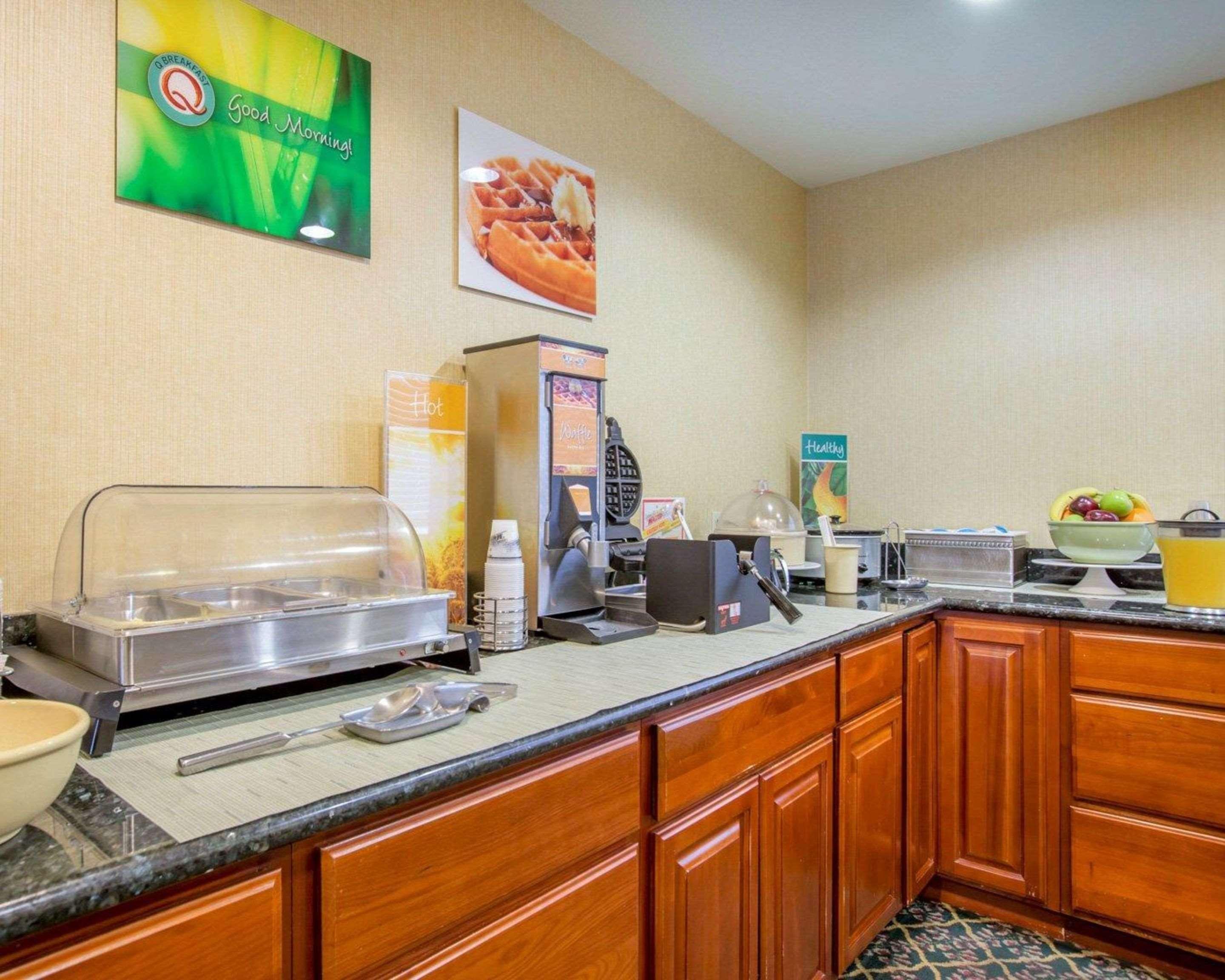 Quality Inn & Suites Уийд Екстериор снимка