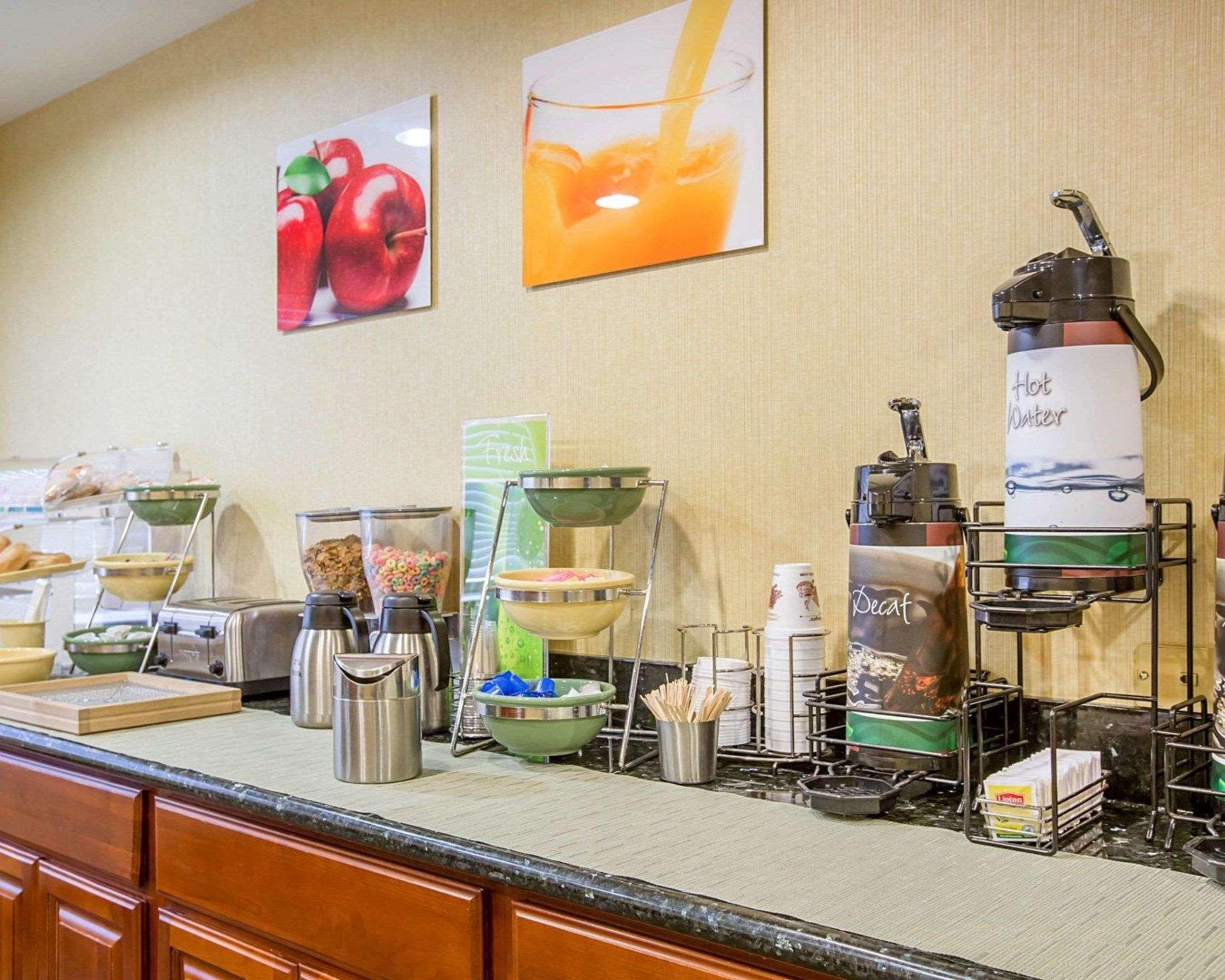 Quality Inn & Suites Уийд Екстериор снимка