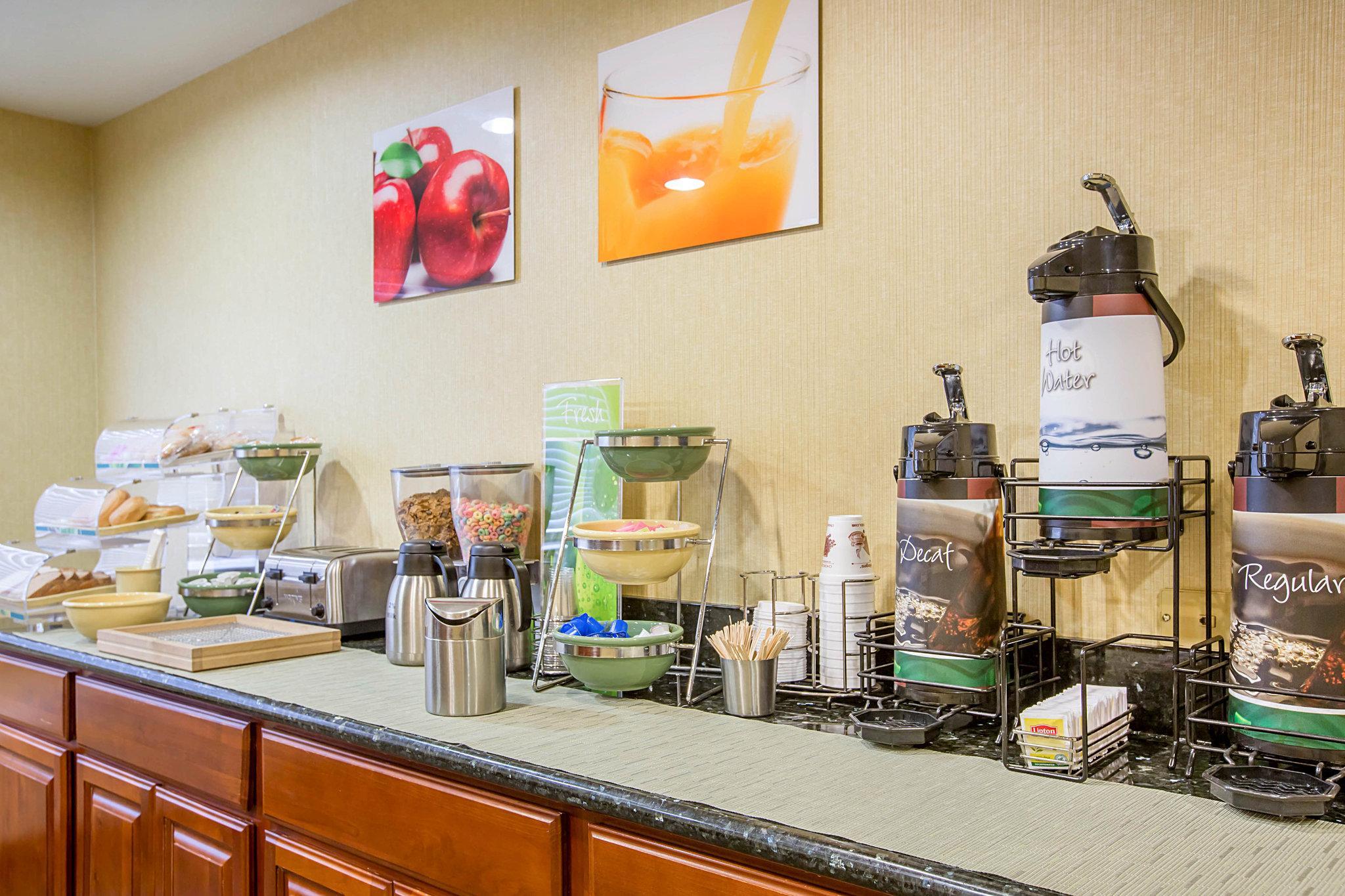 Quality Inn & Suites Уийд Екстериор снимка